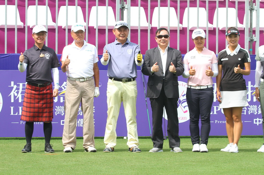 1024_Pro-am_Sei_Young_Kim__Teresa_Lu_and_Sung_Hyun_Park_pose_a_photo_with_three_tee-off_guests_and_Deputy_Mayor_Wang_of_Taoyuan_City.jpg