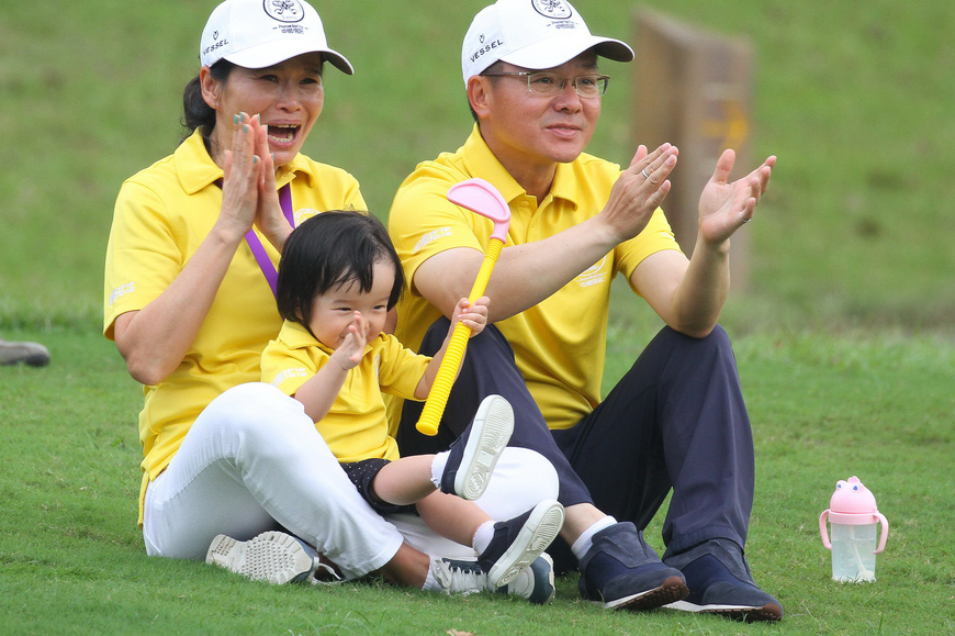 1025_Round_1_Chairman_Wang_and_Captain_Chiu__2_.jpg